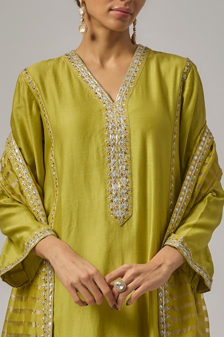 Buy_Priyal Prakash_Green Chanderi Gota Patti, Zari, Embroidery V-neck Work Kurta Set _Online_at_Aza_Fashions