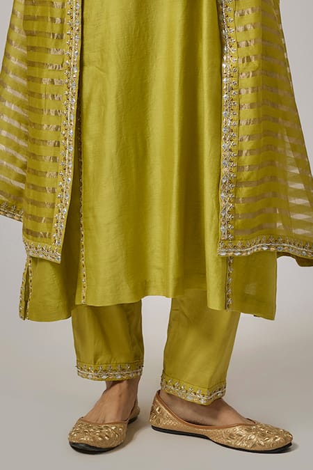 Shop_Priyal Prakash_Green Chanderi Gota Patti, Zari, Embroidery V-neck Work Kurta Set _Online_at_Aza_Fashions