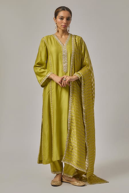 Priyal Prakash Green Chanderi Gota Patti, Zari, Embroidery V-neck Work Kurta Set 