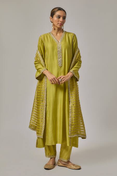 Buy_Priyal Prakash_Green Chanderi Gota Patti, Zari, Embroidery V-neck Work Kurta Set 