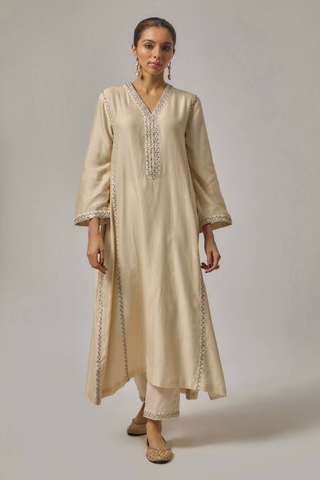 Priyal Prakash Ivory Chanderi Embroidery, Zari V-neck Gota Patti Work Kurta Set Online at Aza Fashions Priyal Prakash_Ivory Chanderi Embroidery, Zari V-neck Gota Patti Work Kurta Set _Online_at_Aza_Fashions