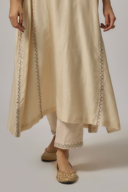 Priyal Prakash Ivory Chanderi Embroidery, Zari V-neck Gota Patti Work Kurta Set at Aza Fashions Priyal Prakash_Ivory Chanderi Embroidery, Zari V-neck Gota Patti Work Kurta Set _at_Aza_Fashions