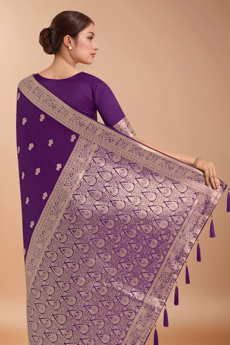 Buy_Samyukta Singhania_Purple Embroidery, Zari V-neck Woven Banarasi Saree With Blouse 