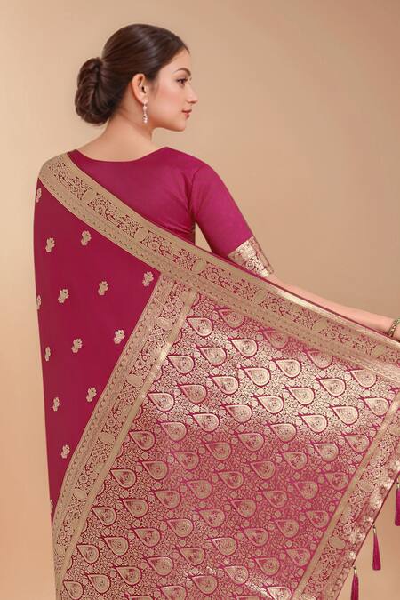 Samyukta Singhania_Pink Zari V-neck Woven Banarasi Silk Saree With Blouse _at_Aza_Fashions