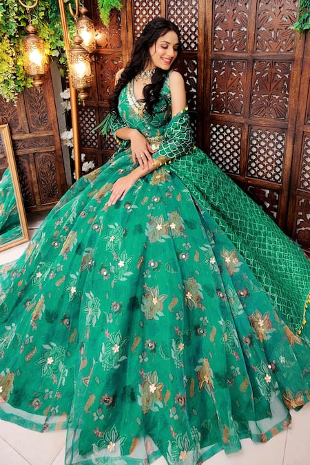 Buy_Amaltas Couture_Green Organza Sequins, Cut Work, Gota Patti V-neck Printed Lehenga Set _Online_at_Aza_Fashions