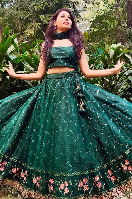 Buy_Amaltas Couture_Green Net Embroidery, Sequins Square Neck Lehenga Set _Online_at_Aza_Fashions