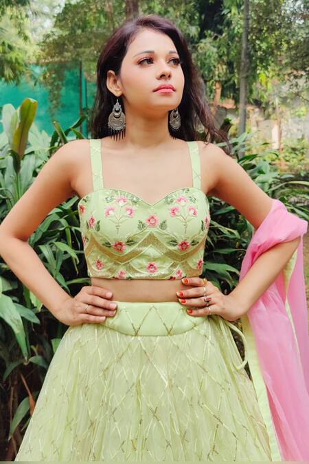 Amaltas Couture_Green Net Embroidery Sweetheart Neck Lehenga Set _Online_at_Aza_Fashions