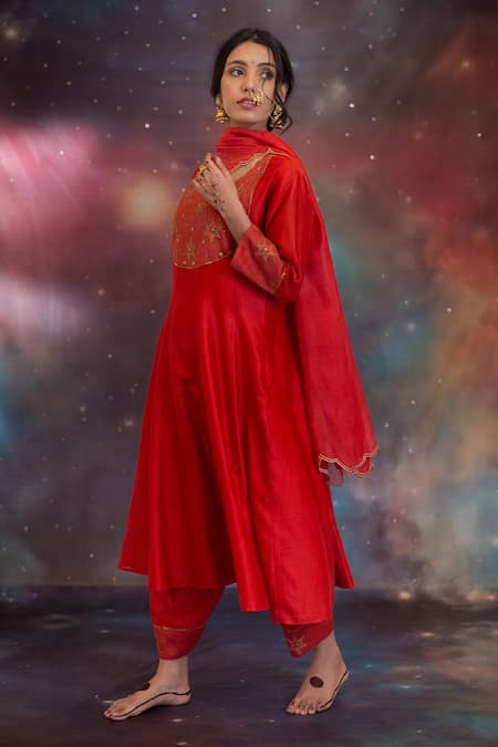 Buy_Kacha Tanka_Red Chanderi Embroidery Round Neck Najm Kurta Set _Online_at_Aza_Fashions