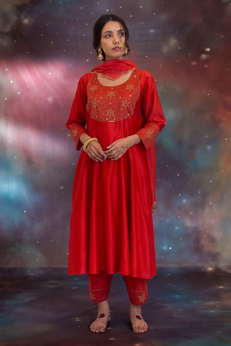 Shop_Kacha Tanka_Red Chanderi Embroidery Round Neck Najm Kurta Set _Online_at_Aza_Fashions