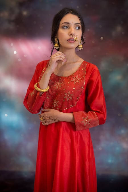 Buy_Kacha Tanka_Red Chanderi Embroidery Round Neck Najm Kurta Set 