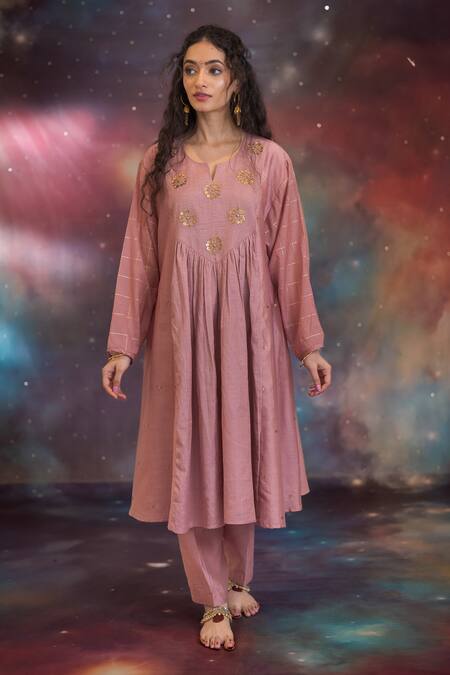 Kacha Tanka_Pink Chanderi Embroidery Notched Neck Zuha Kurta Set _Online_at_Aza_Fashions
