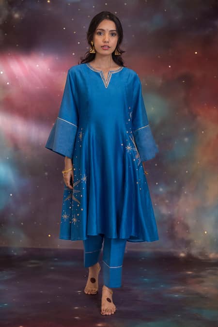 Kacha Tanka_Blue Chanderi Embroidery Split V-neck Sitara A-line Kurta Set _Online_at_Aza_Fashions