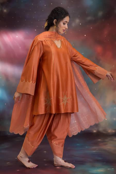 Kacha Tanka Orange Chanderi Embroidery V-neck Rooh A-line Kurta Set Online at Aza Fashions Kacha Tanka_Orange Chanderi Embroidery V-neck Rooh A-line Kurta Set _Online_at_Aza_Fashions
