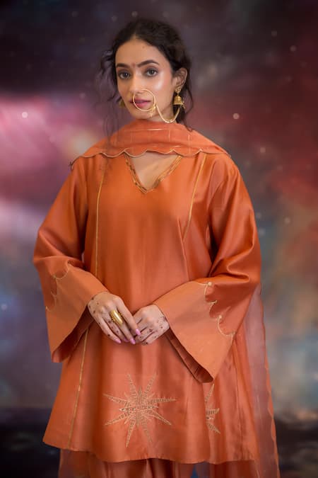 Kacha Tanka Orange Chanderi Embroidery V-neck Rooh A-line Kurta Set at Aza Fashions Kacha Tanka_Orange Chanderi Embroidery V-neck Rooh A-line Kurta Set _at_Aza_Fashions
