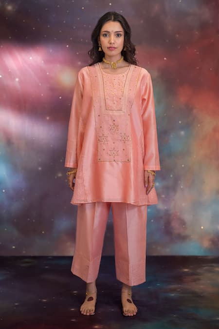 Buy_Kacha Tanka_Peach Chanderi Embroidery Round Neck Sidra A-line Kurta With Pyjama _Online_at_Aza_Fashions