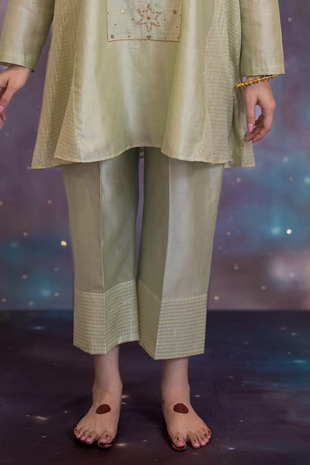Kacha Tanka_Green Chanderi Embroidery Round Neck Sidra Kurta And Pyjama Set _Online_at_Aza_Fashions