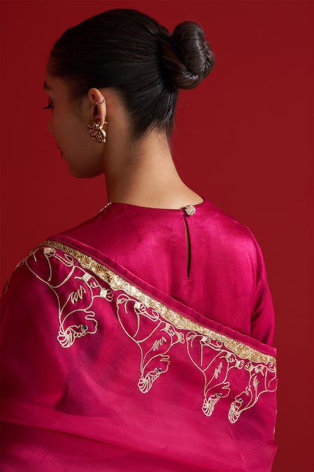 Sitaraa_Red Embroidery Round Neck Tejasi Rubine Kurta With Pant _Online_at_Aza_Fashions