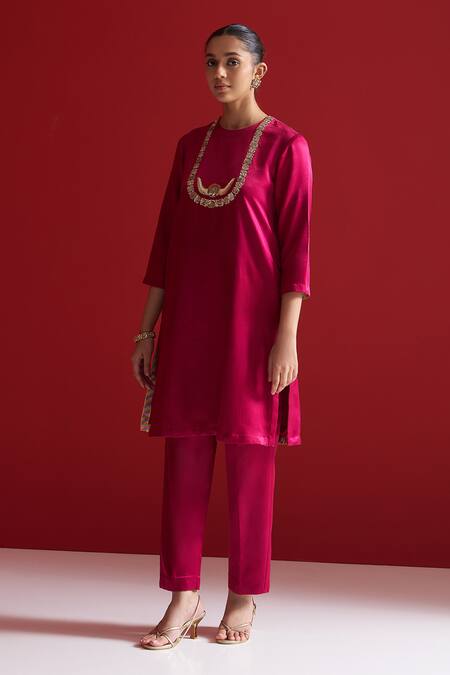 Buy_Sitaraa_Red Embroidery Round Neck Tejasi Rubine Kurta With Pant _Online_at_Aza_Fashions