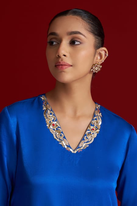 Sitaraa Cobalt Embroidery V-neck Nilaya Blue Kurta With Pant Online at Aza Fashions Sitaraa_Cobalt Embroidery V-neck Nilaya Blue Kurta With Pant _Online_at_Aza_Fashions