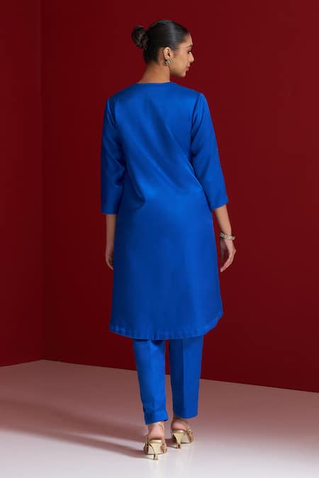 Shop Sitaraa Cobalt Embroidery V-neck Nilaya Blue Kurta With Pant at Aza Fashions Shop_Sitaraa_Cobalt Embroidery V-neck Nilaya Blue Kurta With Pant _at_Aza_Fashions