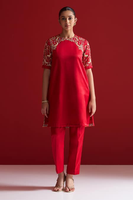 Sitaraa Red Embroidery Round Neck Mandapa Kurta With Pant
