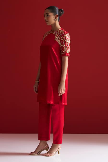 Shop Sitaraa Red Embroidery Round Neck Mandapa Kurta With Pant Online at Aza Fashions Shop_Sitaraa_Red Embroidery Round Neck Mandapa Kurta With Pant _Online_at_Aza_Fashions