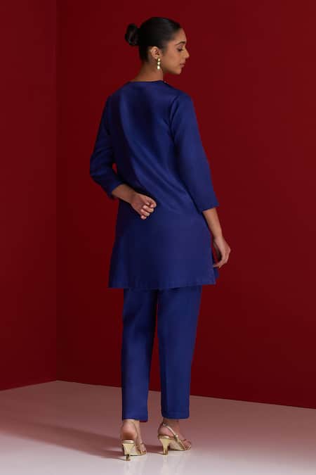 Shop Sitaraa Blue Embroidery Split V-neck Vyoma Kurta With Pant at Aza Fashions Shop_Sitaraa_Blue Embroidery Split V-neck Vyoma Kurta With Pant _at_Aza_Fashions