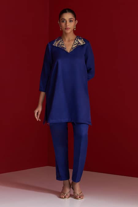 Sitaraa Blue Embroidery Split V-neck Vyoma Kurta With Pant at Aza Fashions Sitaraa_Blue Embroidery Split V-neck Vyoma Kurta With Pant _at_Aza_Fashions