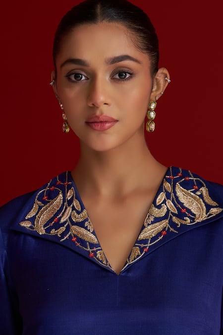 Buy Sitaraa Blue Embroidery Split V-neck Vyoma Kurta With Pant Buy_Sitaraa_Blue Embroidery Split V-neck Vyoma Kurta With Pant