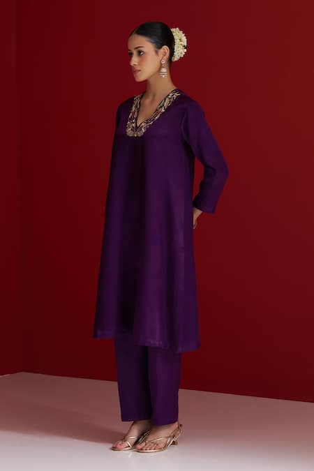 Buy_Sitaraa_Purple Embroidery V-neck Manjiri Royal Kurta With Pant _Online_at_Aza_Fashions