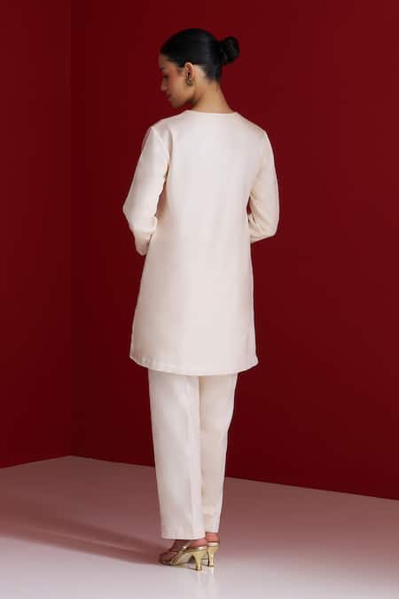 Sitaraa Chandrika Ivory Chaand Pocket Kurta With Pant