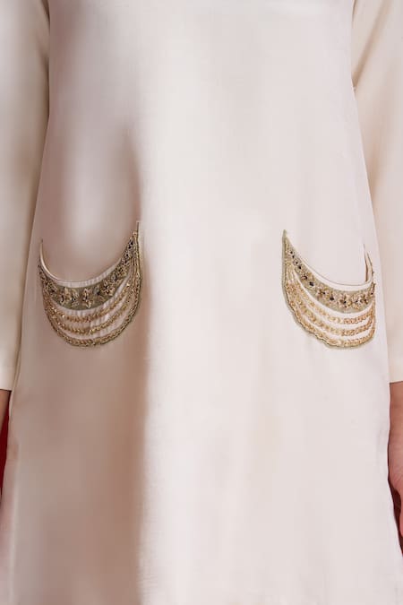 Shop_Sitaraa_Ivory Chains V-neck Chandrika Chaand Pocket Kurta With Pant _Online_at_Aza_Fashions
