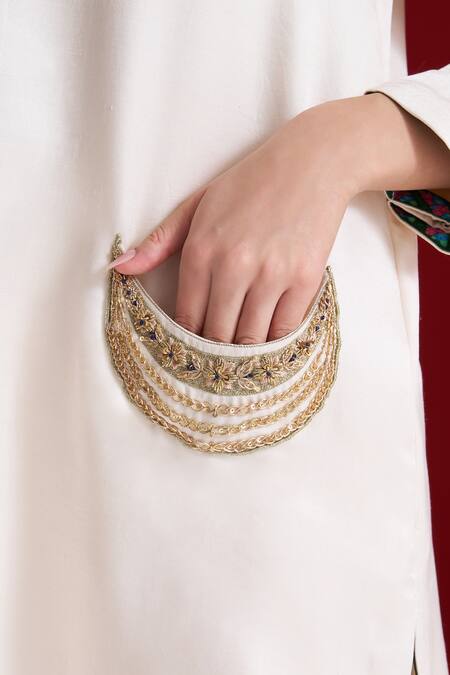 Sitaraa_Ivory Chains V-neck Chandrika Chaand Pocket Kurta With Pant _at_Aza_Fashions