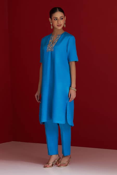 Buy_Sitaraa_Sky Blue Embroidery Round Neck Aalaya Kurta With Pant _Online_at_Aza_Fashions