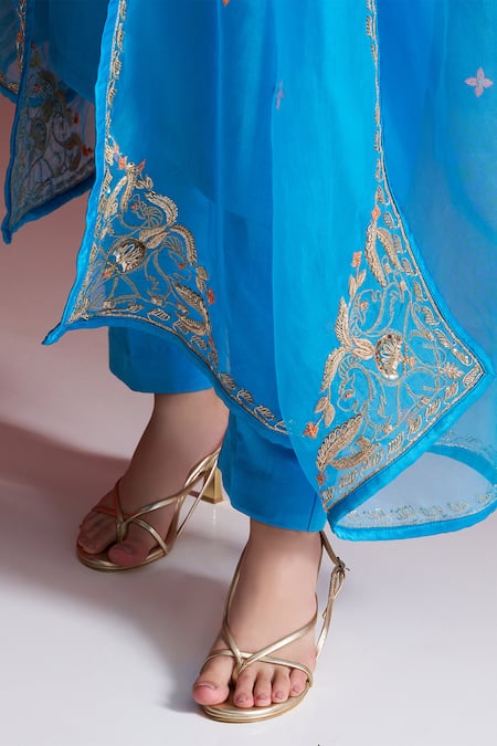 Shop_Sitaraa_Sky Blue Embroidery Round Neck Aalaya Kurta With Pant 