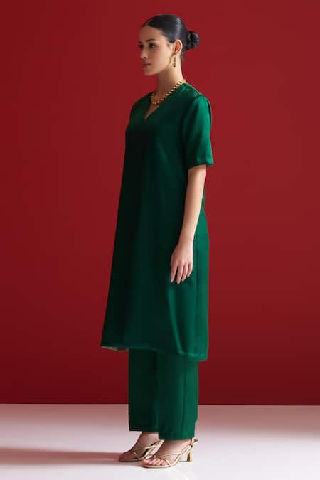 Sitaraa_Green Embroidery V-neck Ambhrini Pleated And Kurta With Pant _Online_at_Aza_Fashions