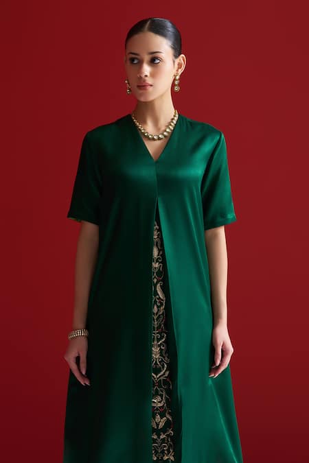 Shop_Sitaraa_Green Embroidery V-neck Ambhrini Pleated And Kurta With Pant _Online_at_Aza_Fashions