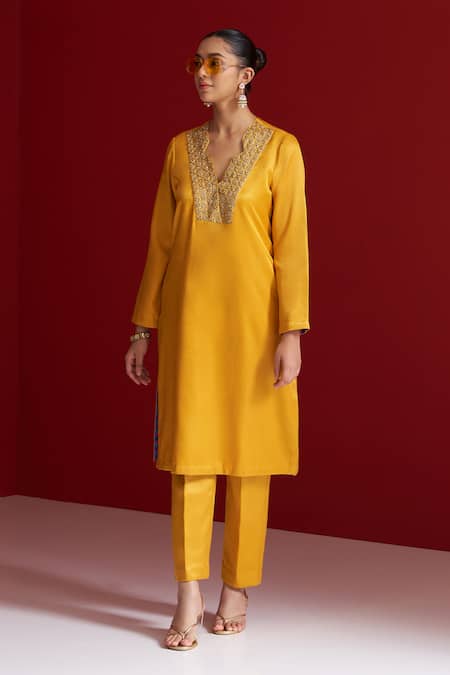 Buy_Sitaraa_Mustard Embroidery V-neck Jwala Kurta With Pant 
