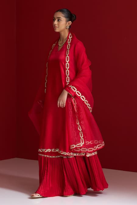 Sitaraa_Red Silk Organza Embroidery V-neck Taranjini Kurta Skirt Set _at_Aza_Fashions