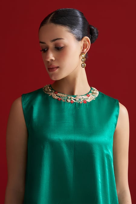 Shop_Sitaraa_Emerald Green Embroidery Round Neck Padmika Kurta With Gharara _Online_at_Aza_Fashions
