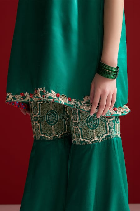 Sitaraa_Emerald Green Embroidery Round Neck Padmika Kurta With Gharara _at_Aza_Fashions
