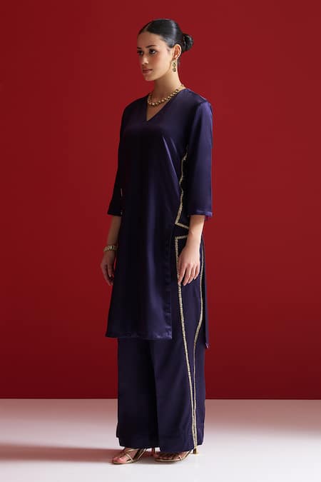 Sitaraa_Blue Embroidery V-neck Dravya Midnight Kurta With Pant _Online_at_Aza_Fashions