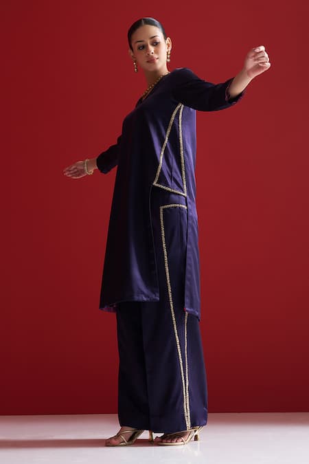 Shop_Sitaraa_Blue Embroidery V-neck Dravya Midnight Kurta With Pant _Online_at_Aza_Fashions