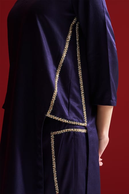 Sitaraa_Blue Embroidery V-neck Dravya Midnight Kurta With Pant _at_Aza_Fashions
