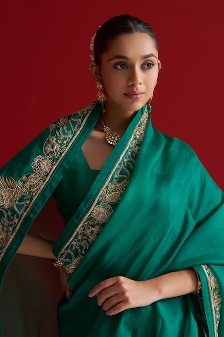 Shop_Sitaraa_Emerald Green Embroidery Ananta Saree With Blouse _Online_at_Aza_Fashions