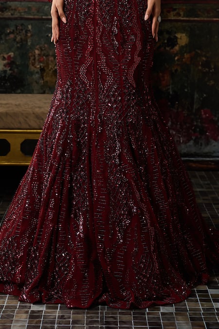 Buy_Diyarajvvir_Maroon Tulle, Satin, Lycra, Shantoon Embellished Blouse With Mermaid Lehenga 