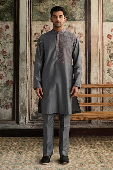 Diyarajvvir Embroidered Kurta With Pant 