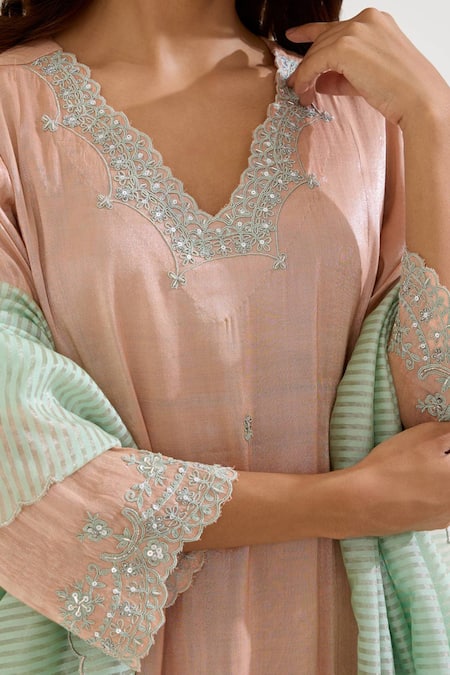 Nero India_Pink Tissue, Chanderi Embroidery V-neck Placement Kurta Set _Online_at_Aza_Fashions