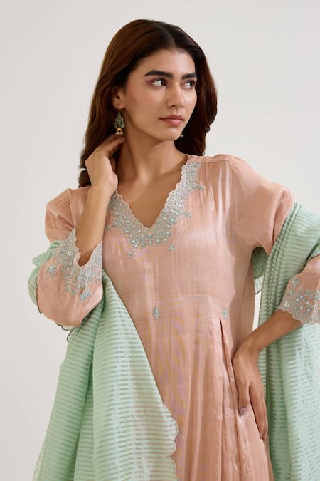 Nero India_Pink Tissue, Chanderi Embroidery V-neck Placement Kurta Set _at_Aza_Fashions