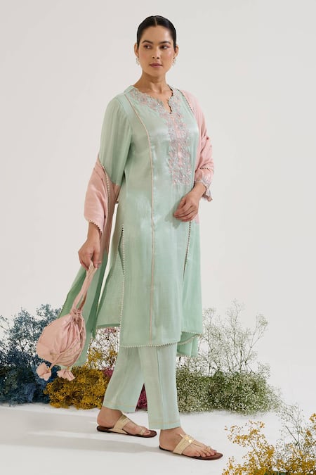 Shop Nero India Pink Chanderi, Tissue Stripe Pattern Dupatta at Aza Fashions Shop_Nero India_Pink Chanderi, Tissue Stripe Pattern Dupatta _at_Aza_Fashions